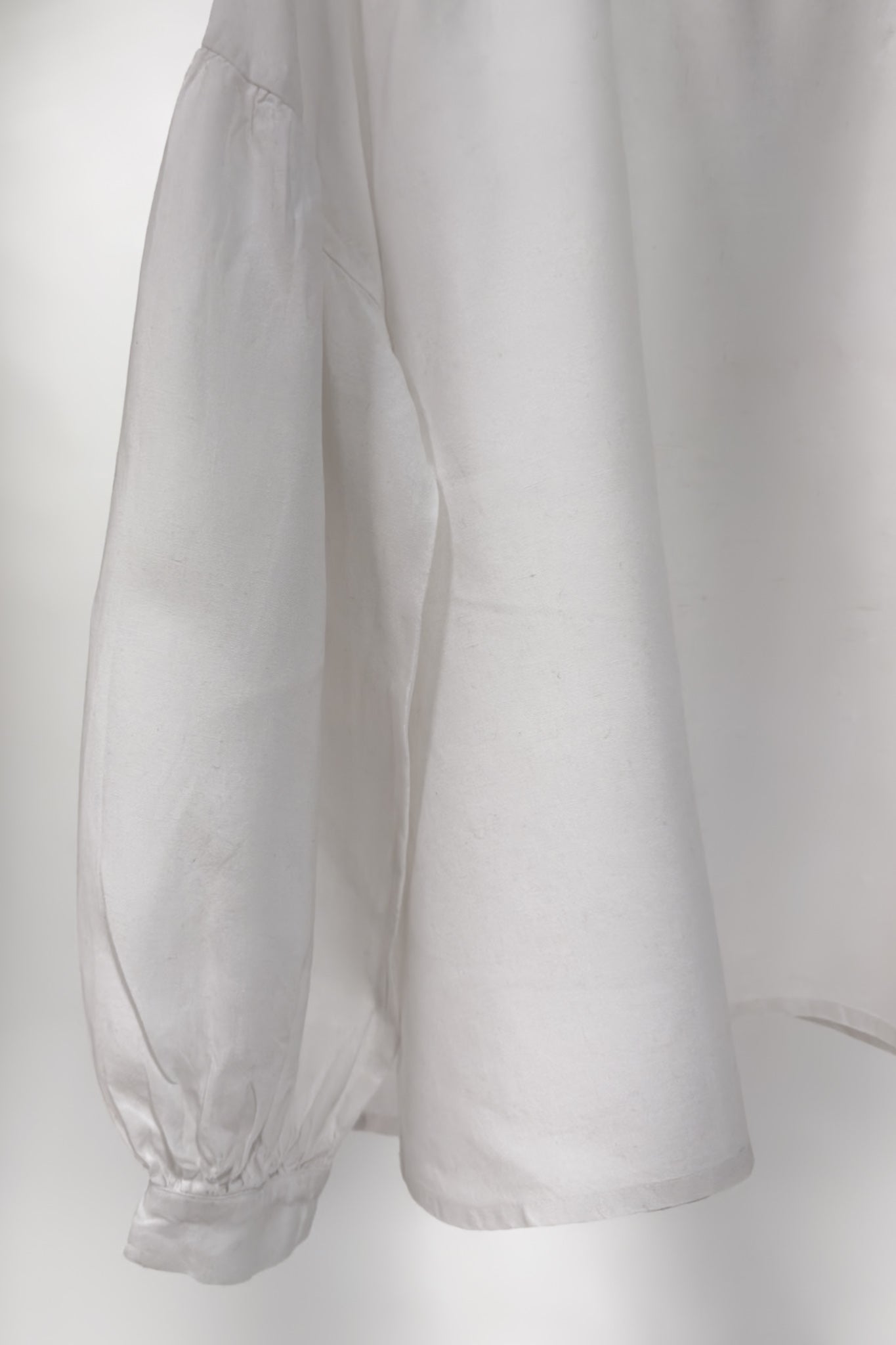 GW | Ari Top | White | M