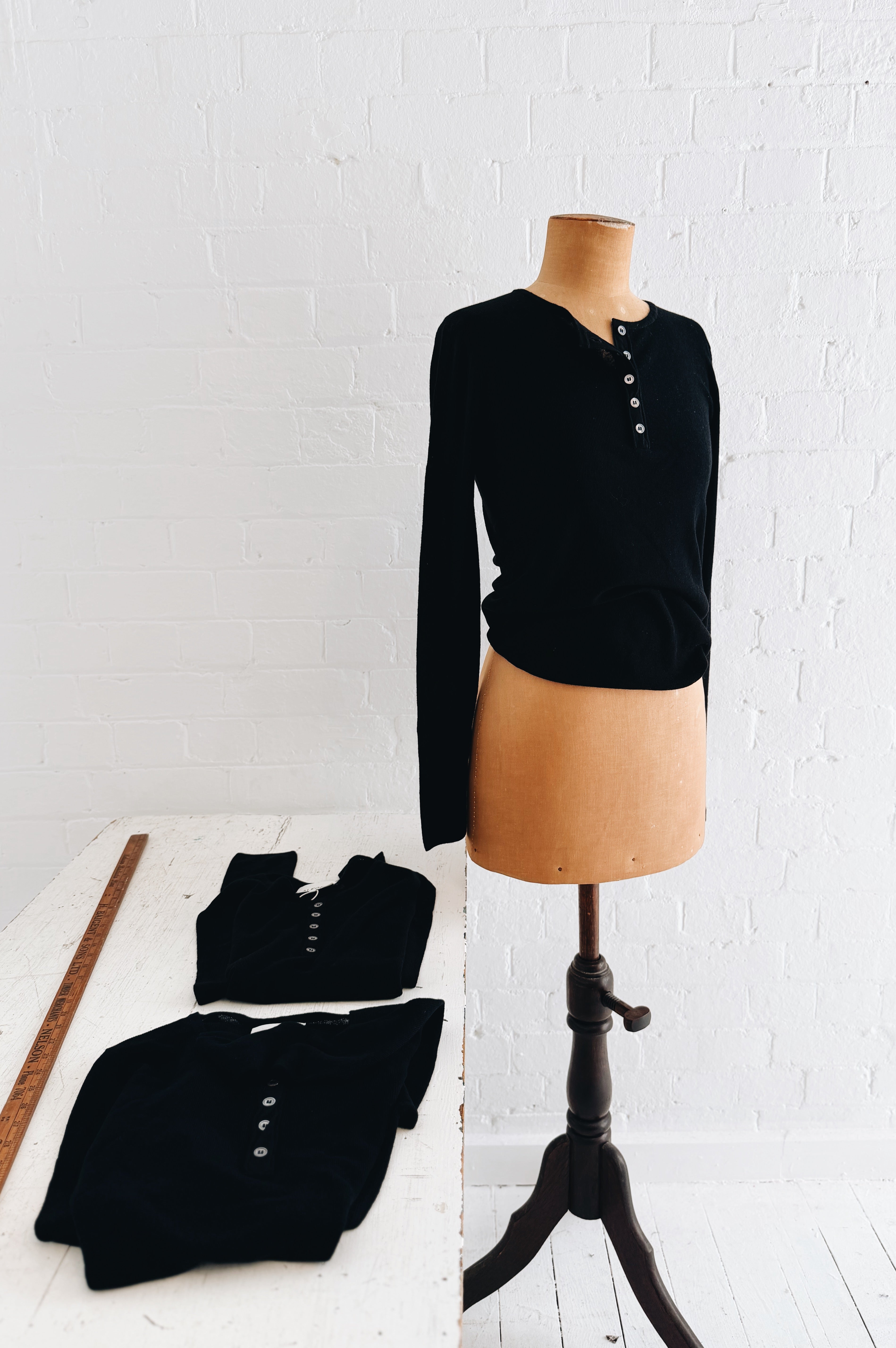 Aleger | Sheerness Placket Top | Black