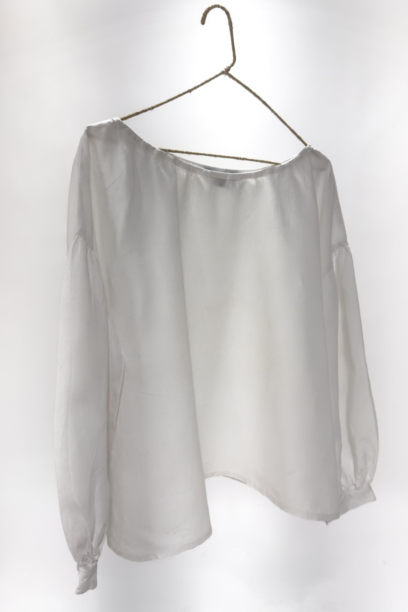 GW | Ari Top | White | M