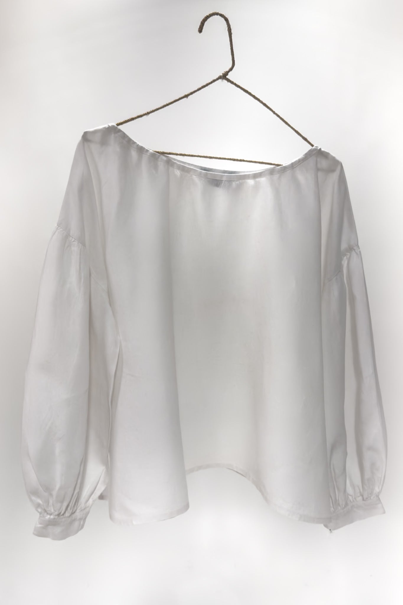 GW | Ari Top | White | M