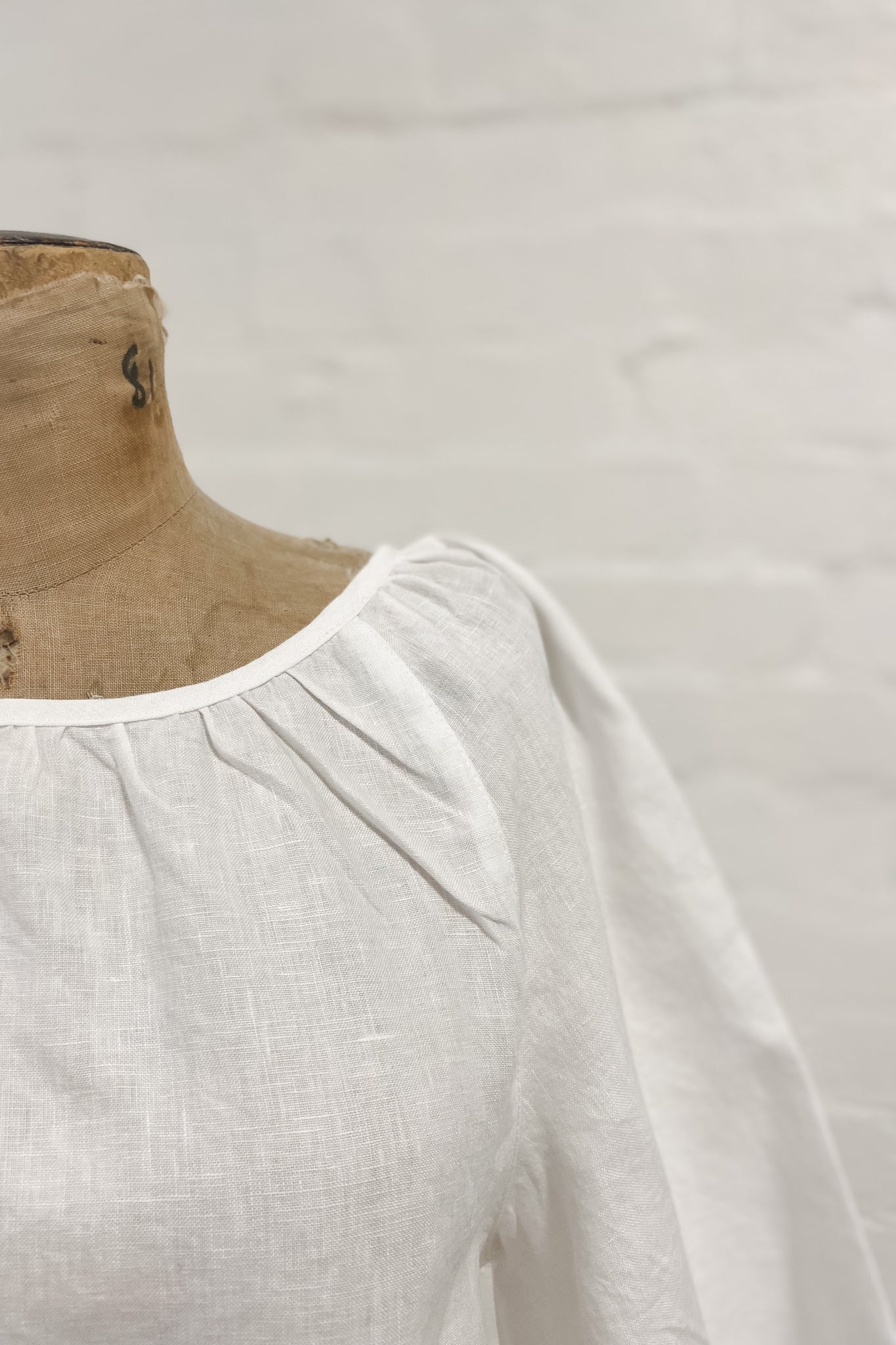 GW | Ari Top | White | XS