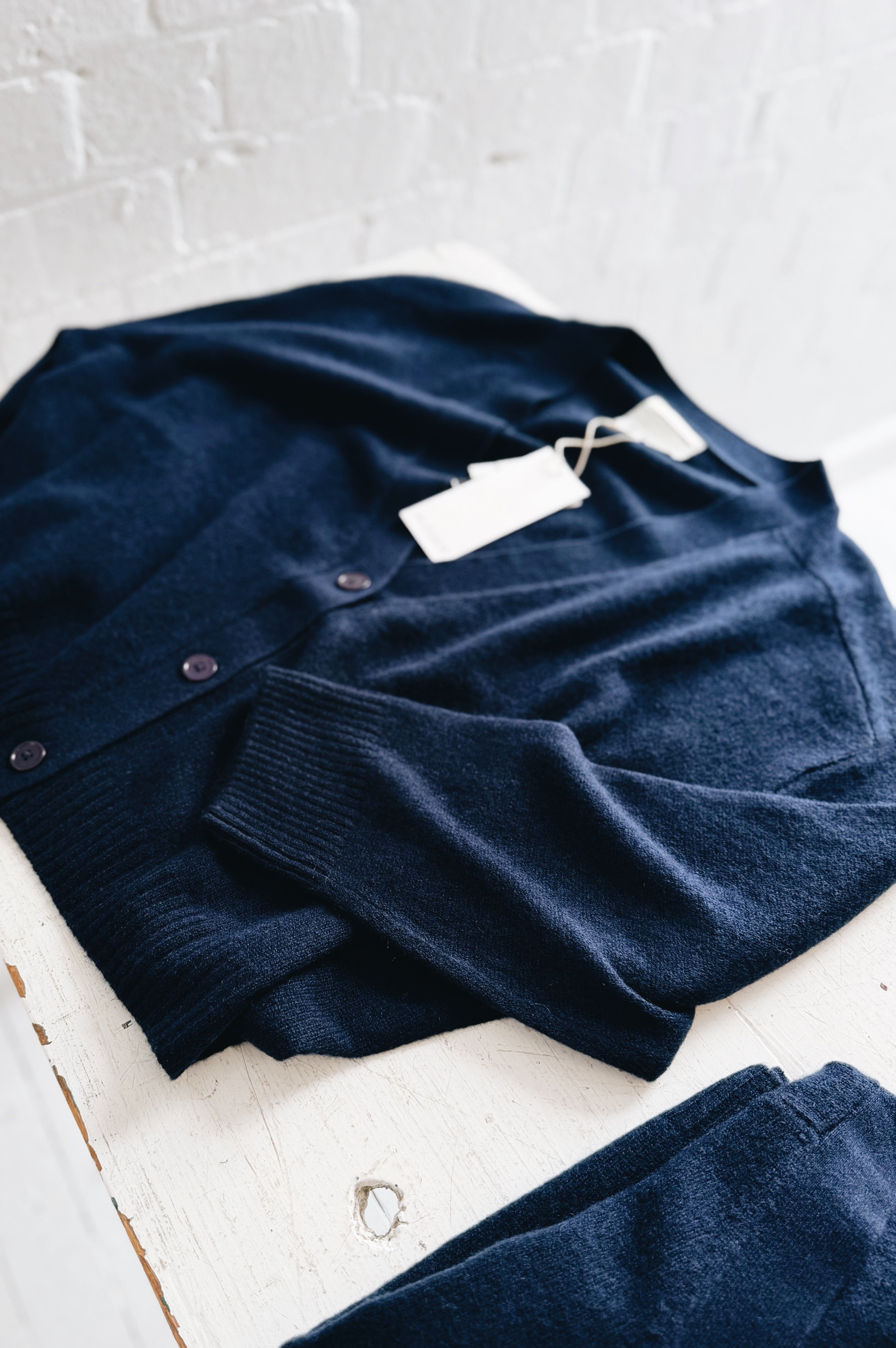 Aleger | Cashmere Featherweight Cardi | French Navy