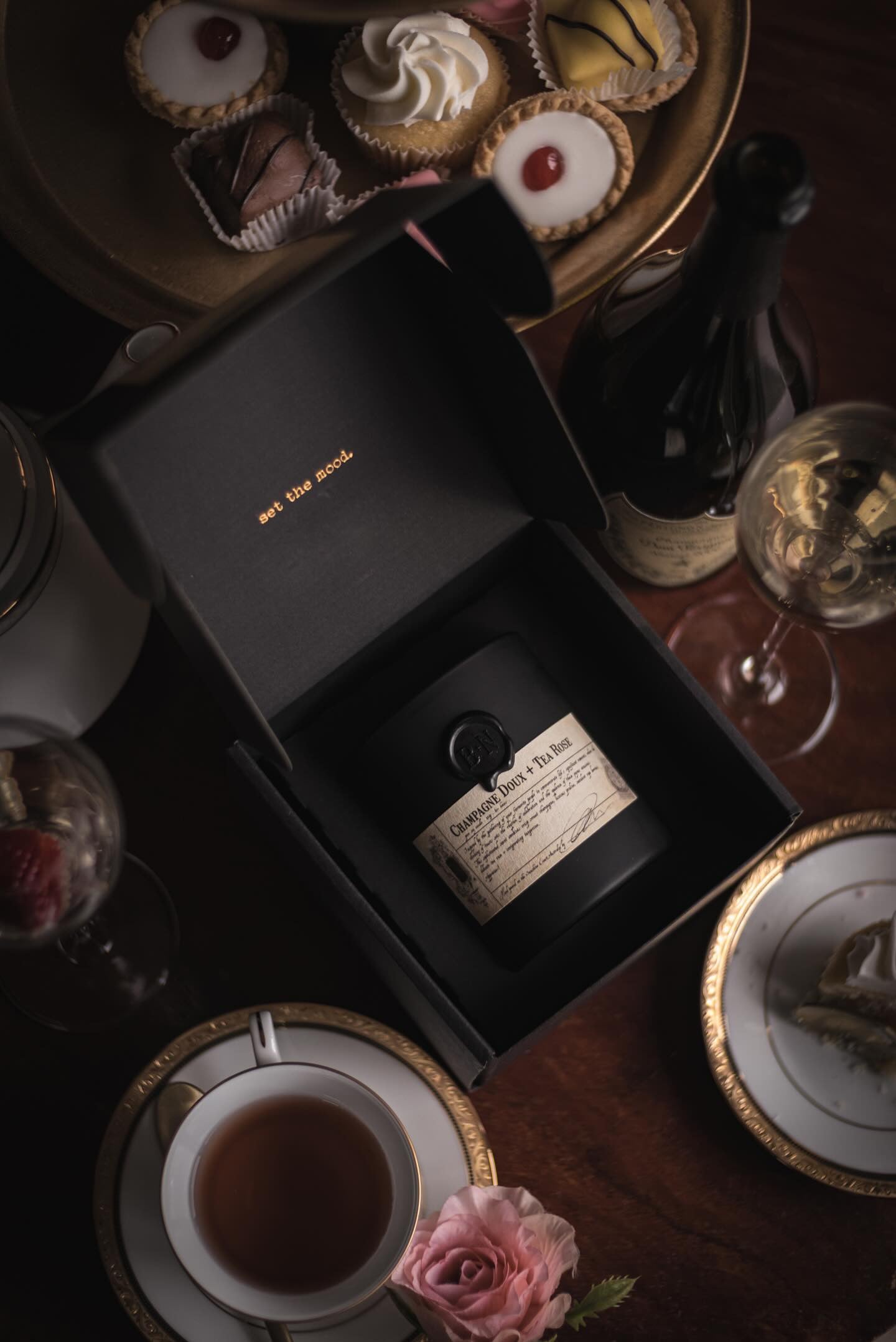 Blanc & Nero | Champagne Doux & Tea Rose Candle