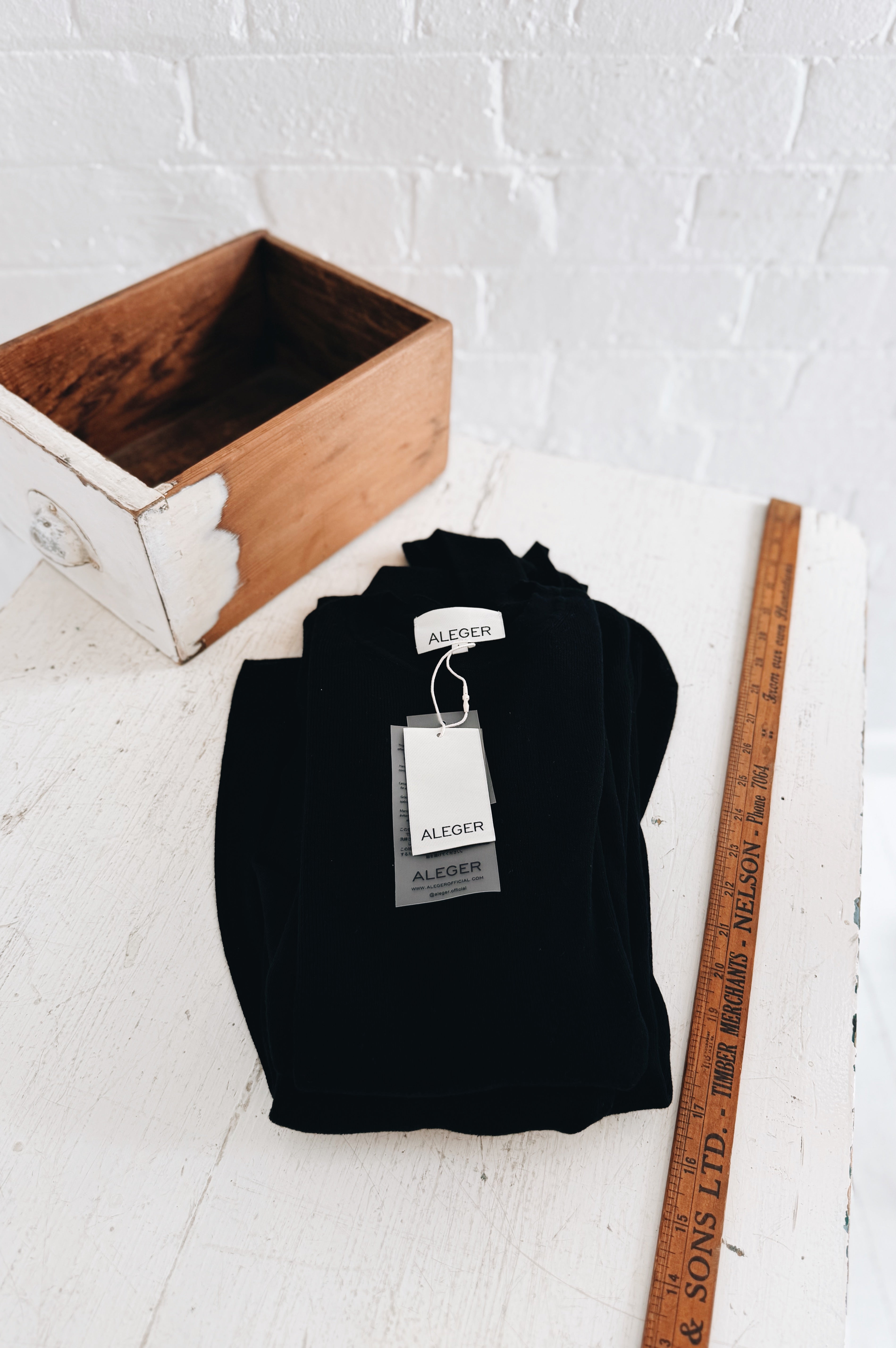 Aleger | Sheerness Crew Neck | Black
