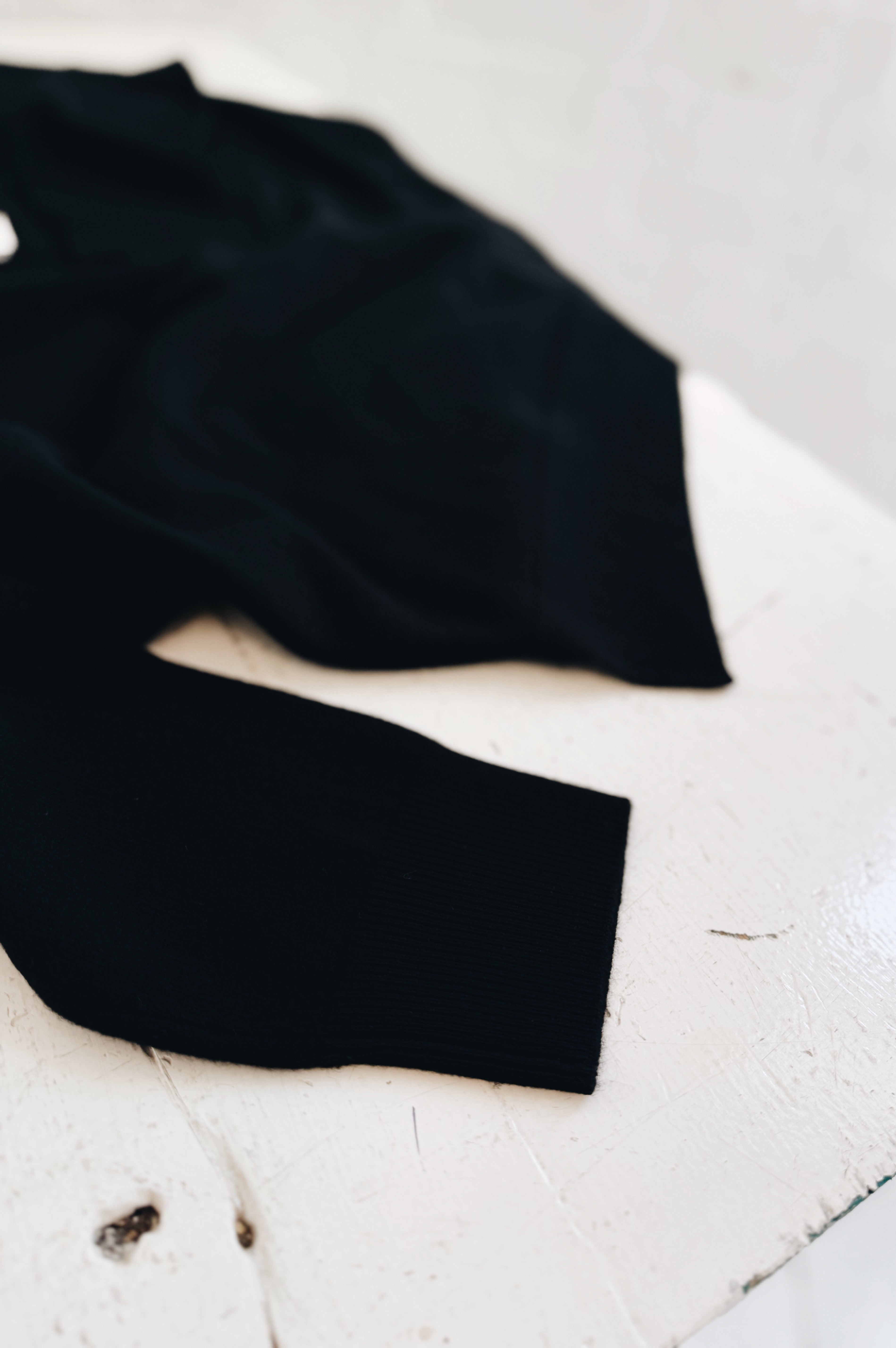 Aleger | Classic V Neck | Black