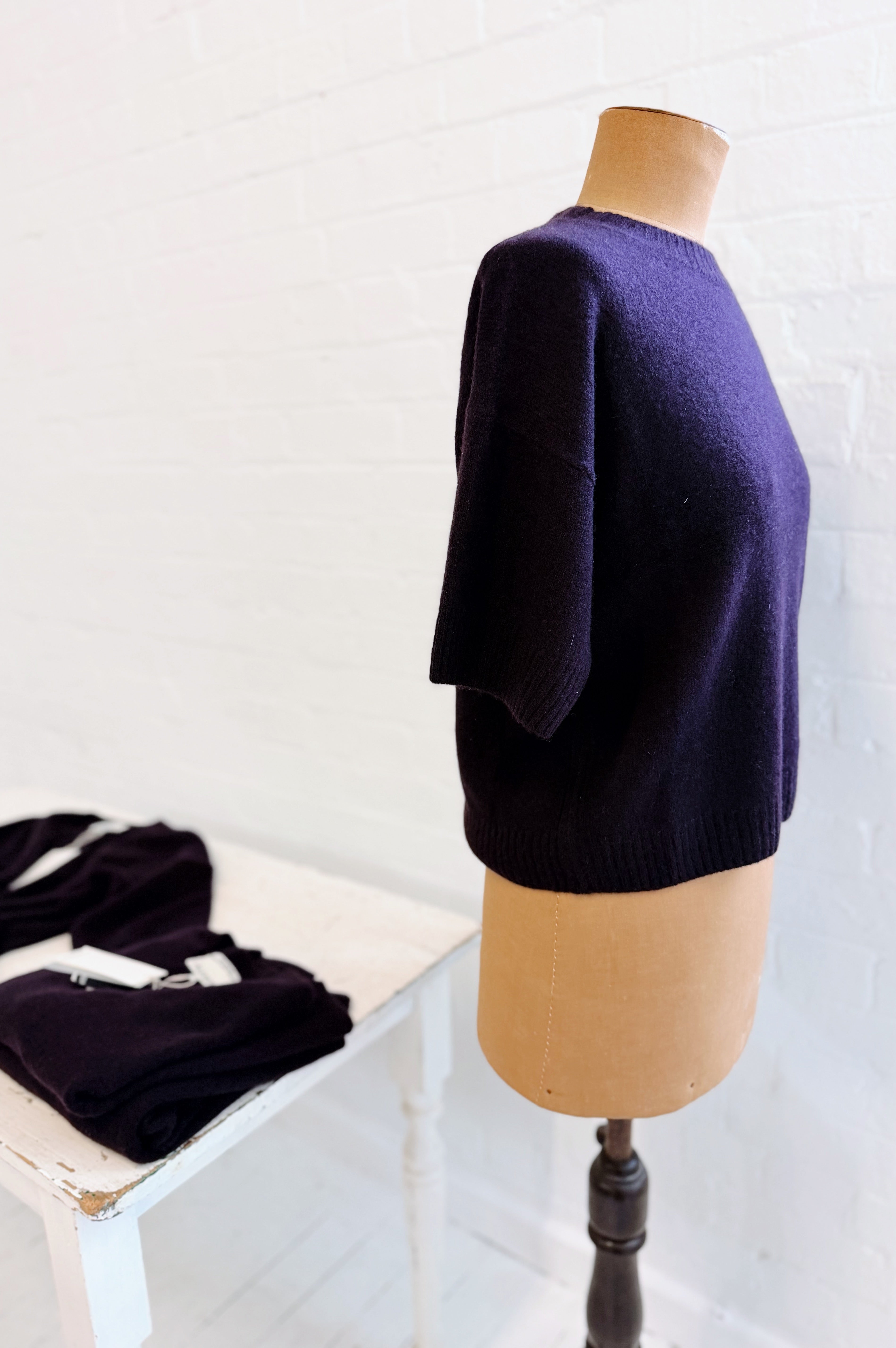 Aleger | Cashmere Featherweight Top | Merlot