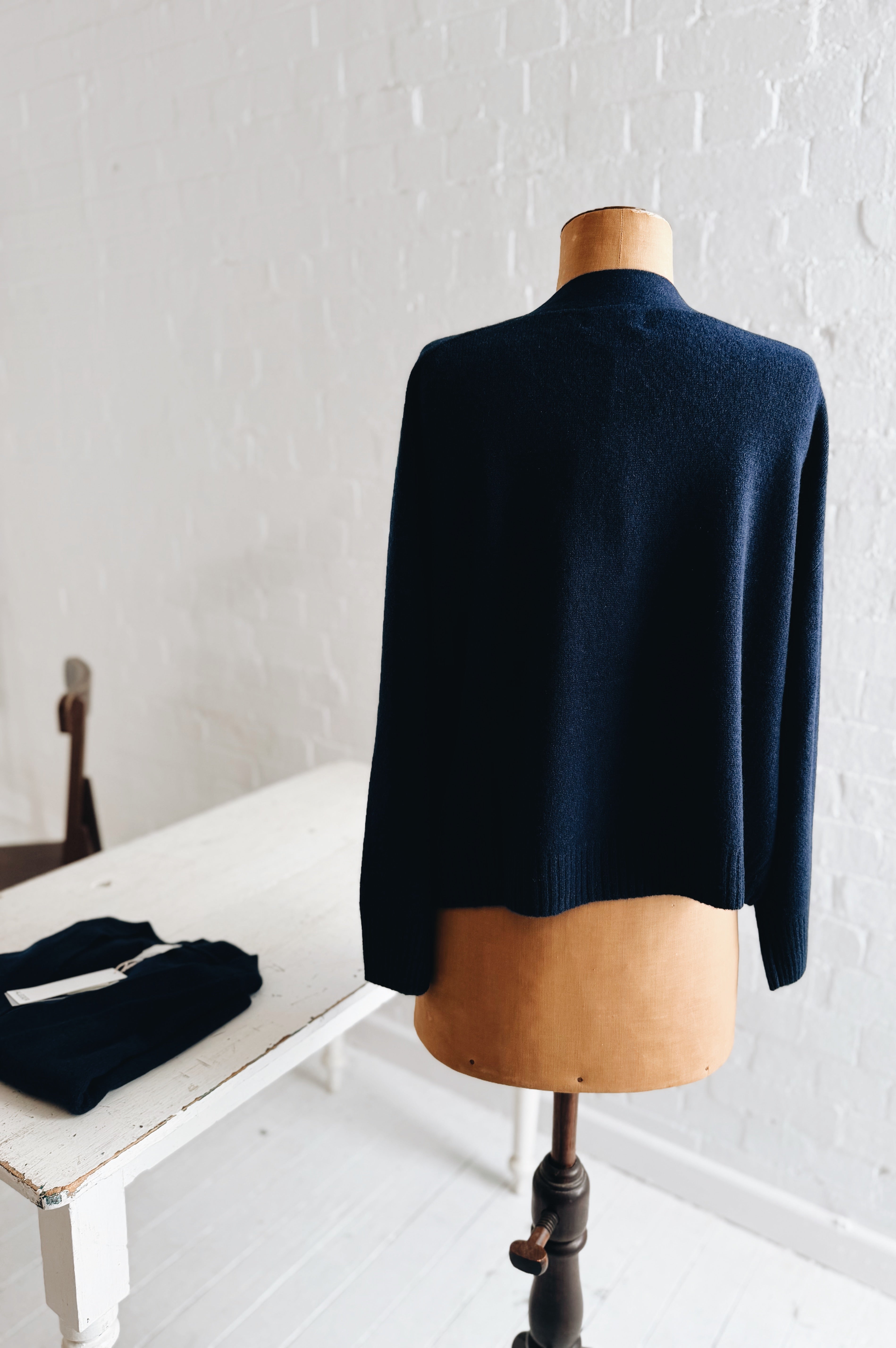 Aleger | Cashmere Featherweight Cardi | French Navy