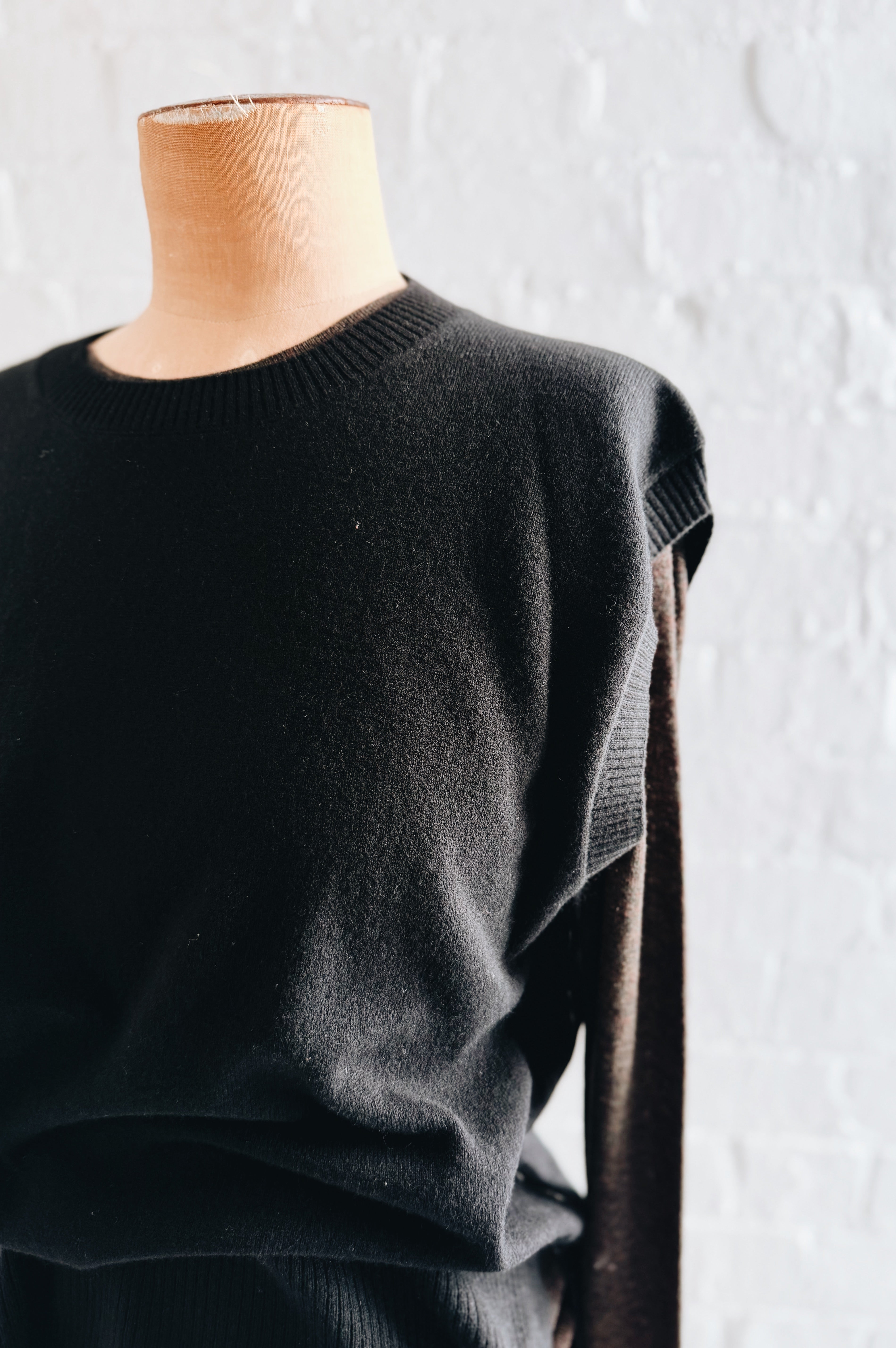 Aleger | Cashmere Long Line Tank | Black