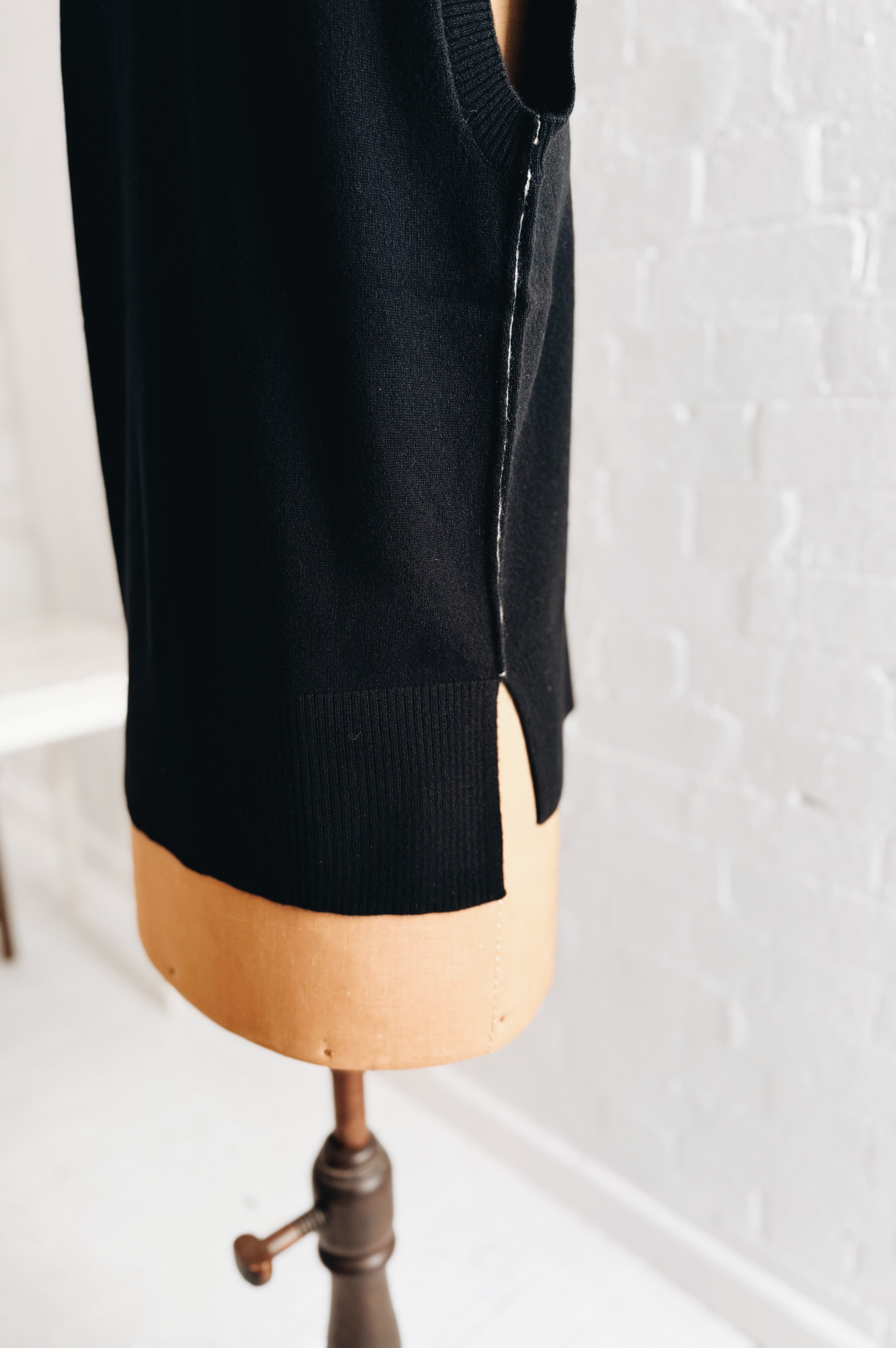 Aleger | Cashmere Long Line Tank | Black