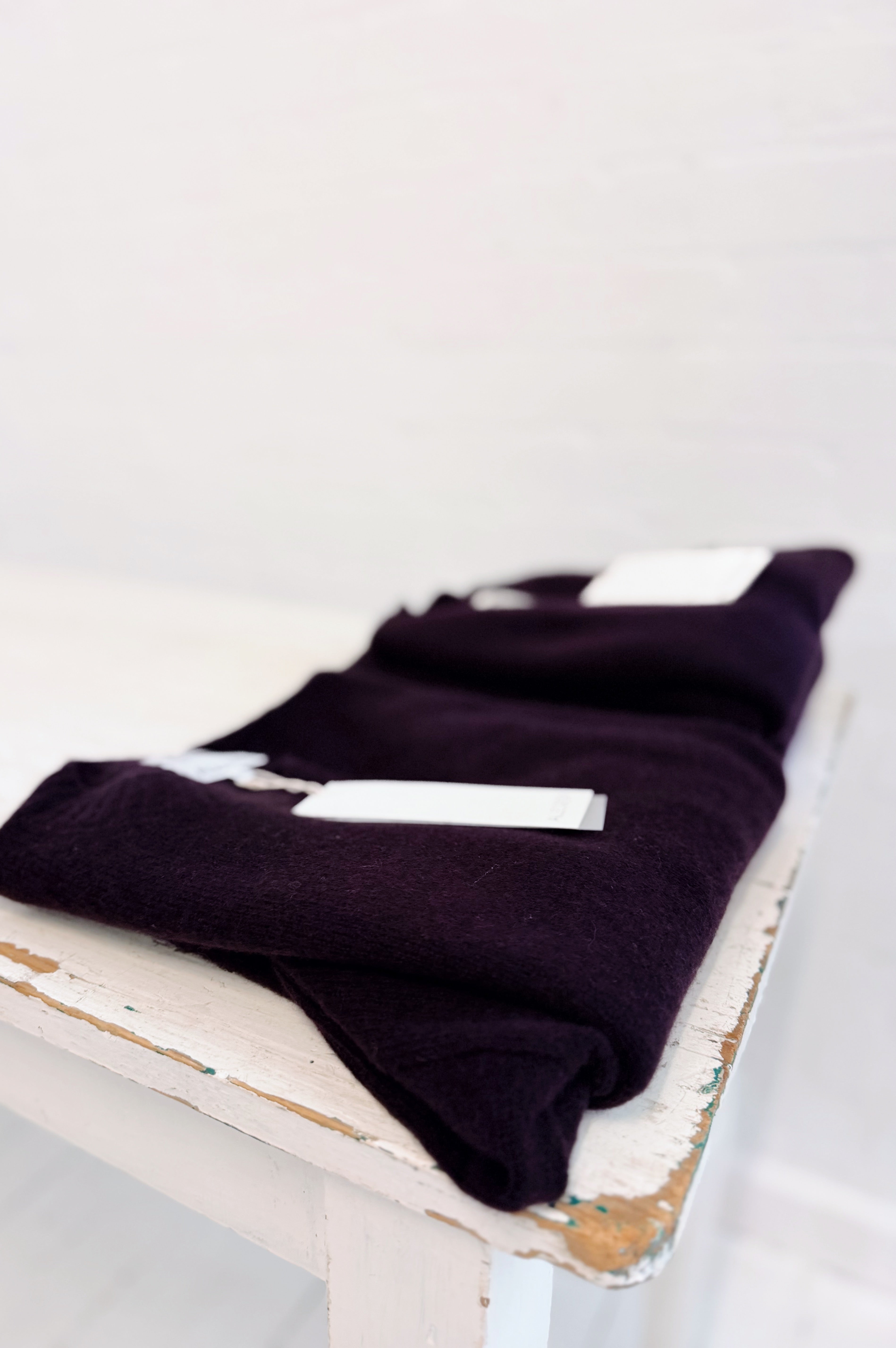 Aleger | Cashmere Featherweight Top | Merlot