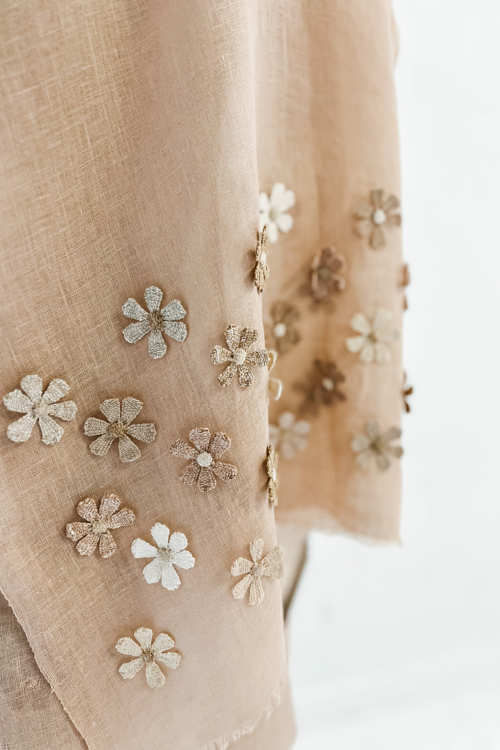 Sophie Digard | Embroidered Linen Stole | Daisy