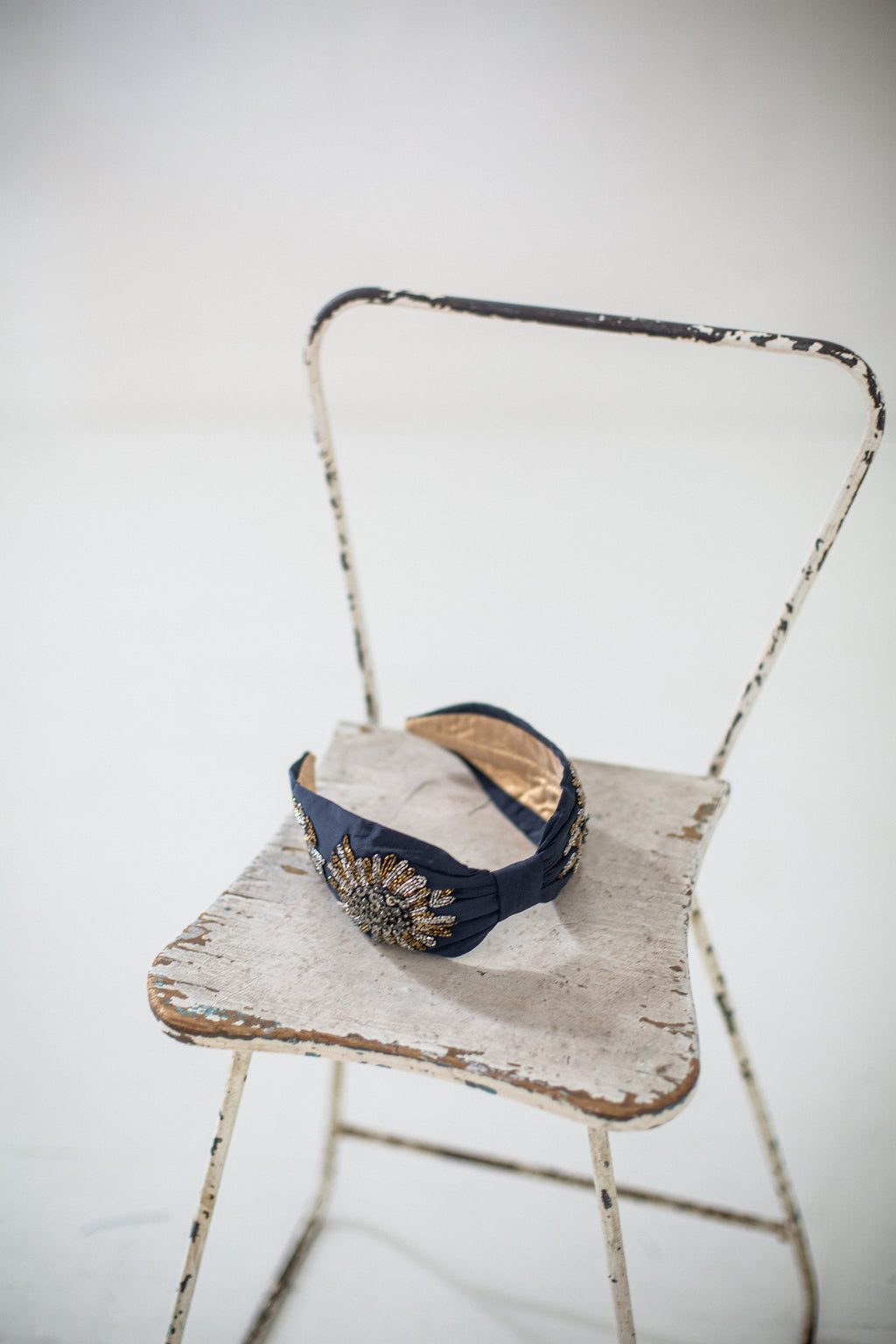 Hard Embroidered Headband | Daisy