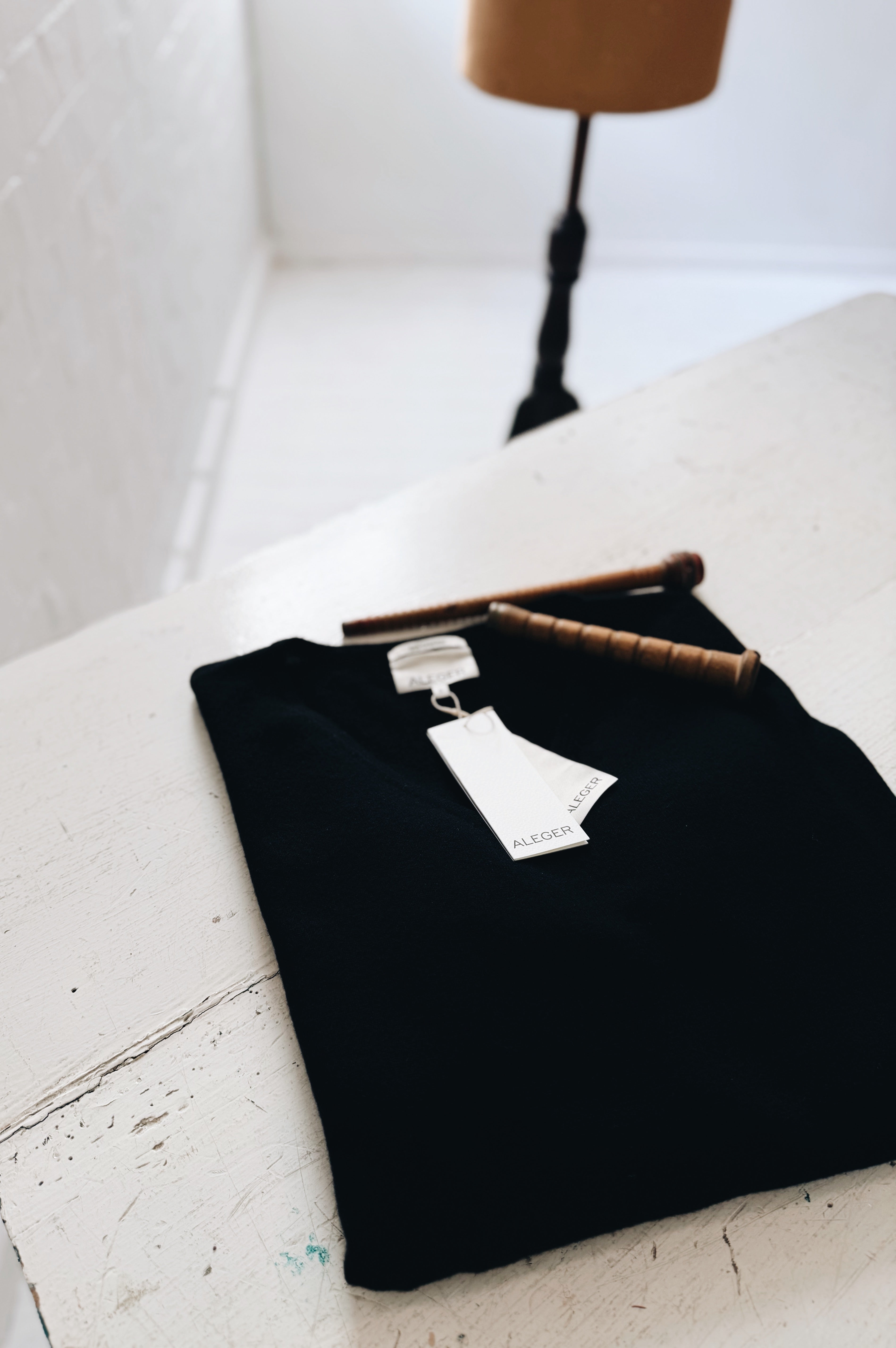 Aleger | Classic V Neck | Black