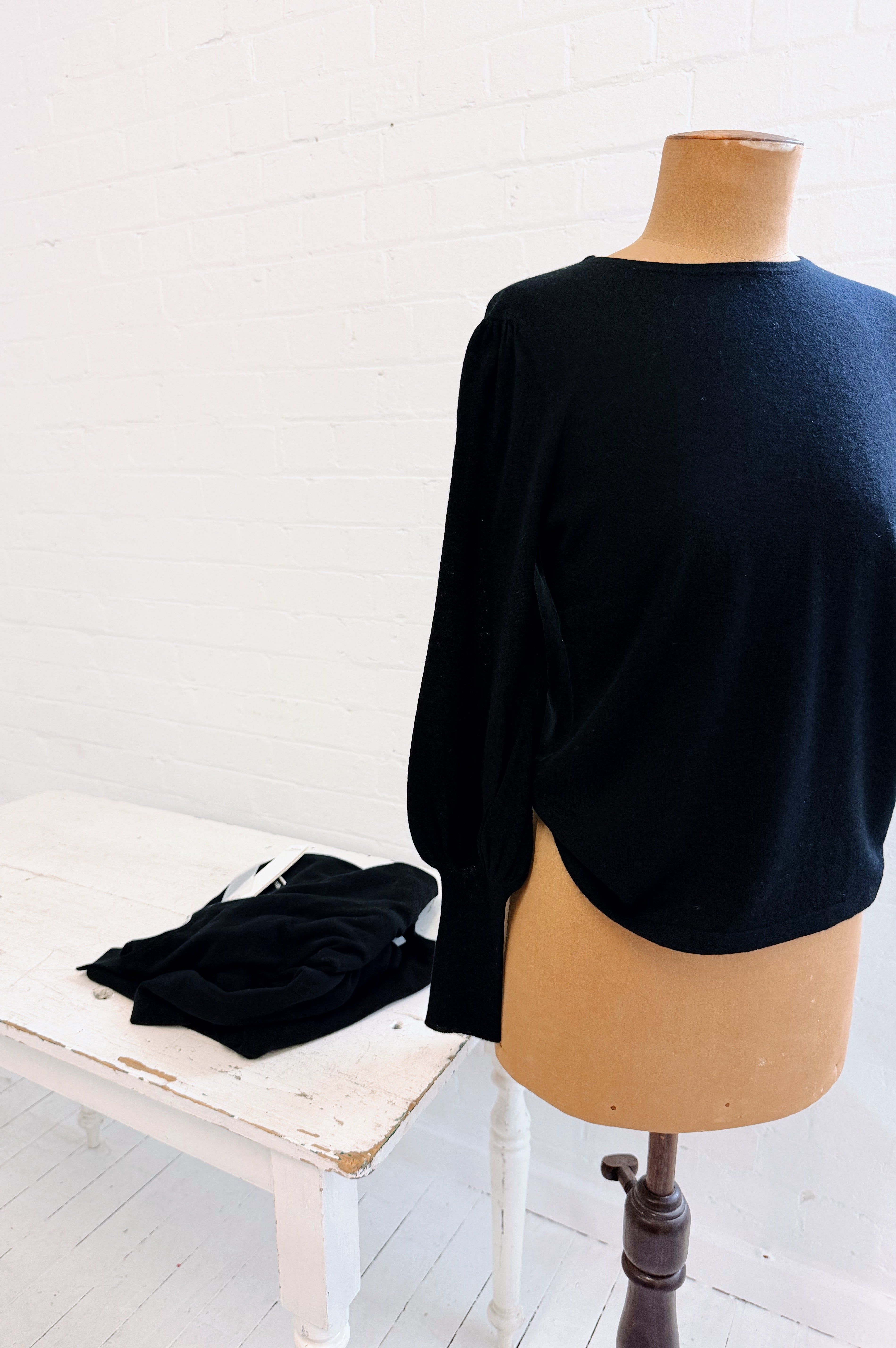 Aleger | Always Bell Sleeve | Black