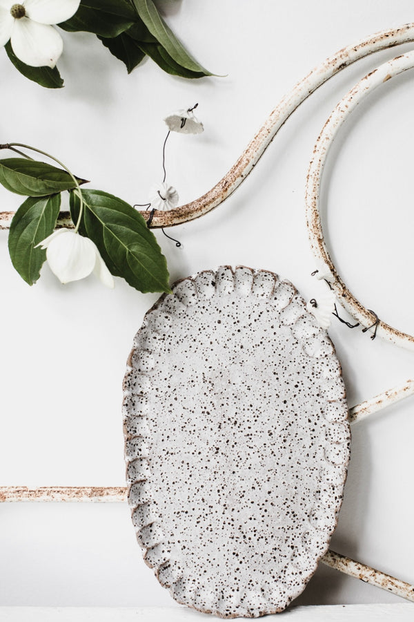 Clay Beehive |  Scallop Rim Plate | Speckled White