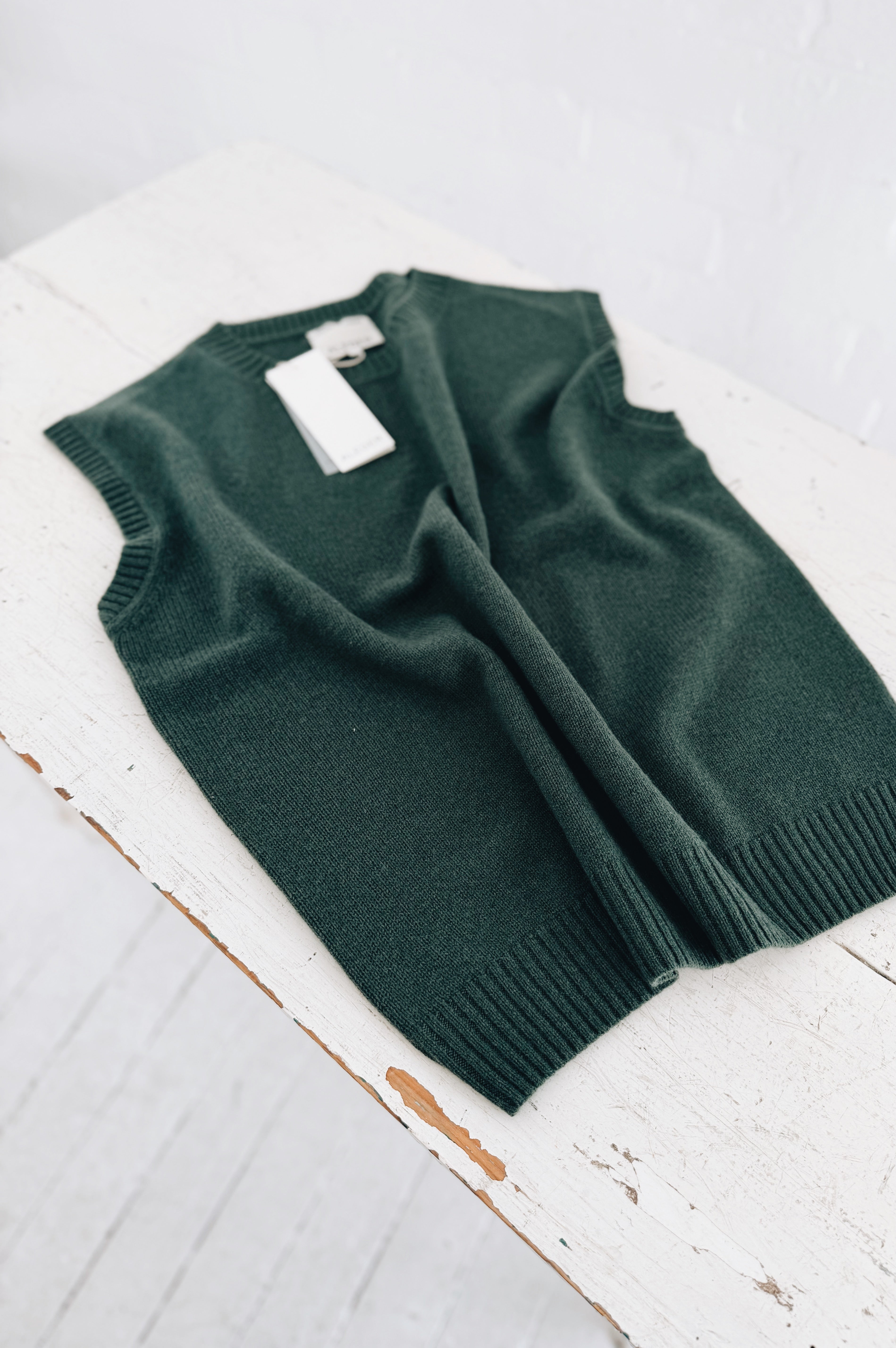Aleger | Cashmere Blend Billie Vest | Kale