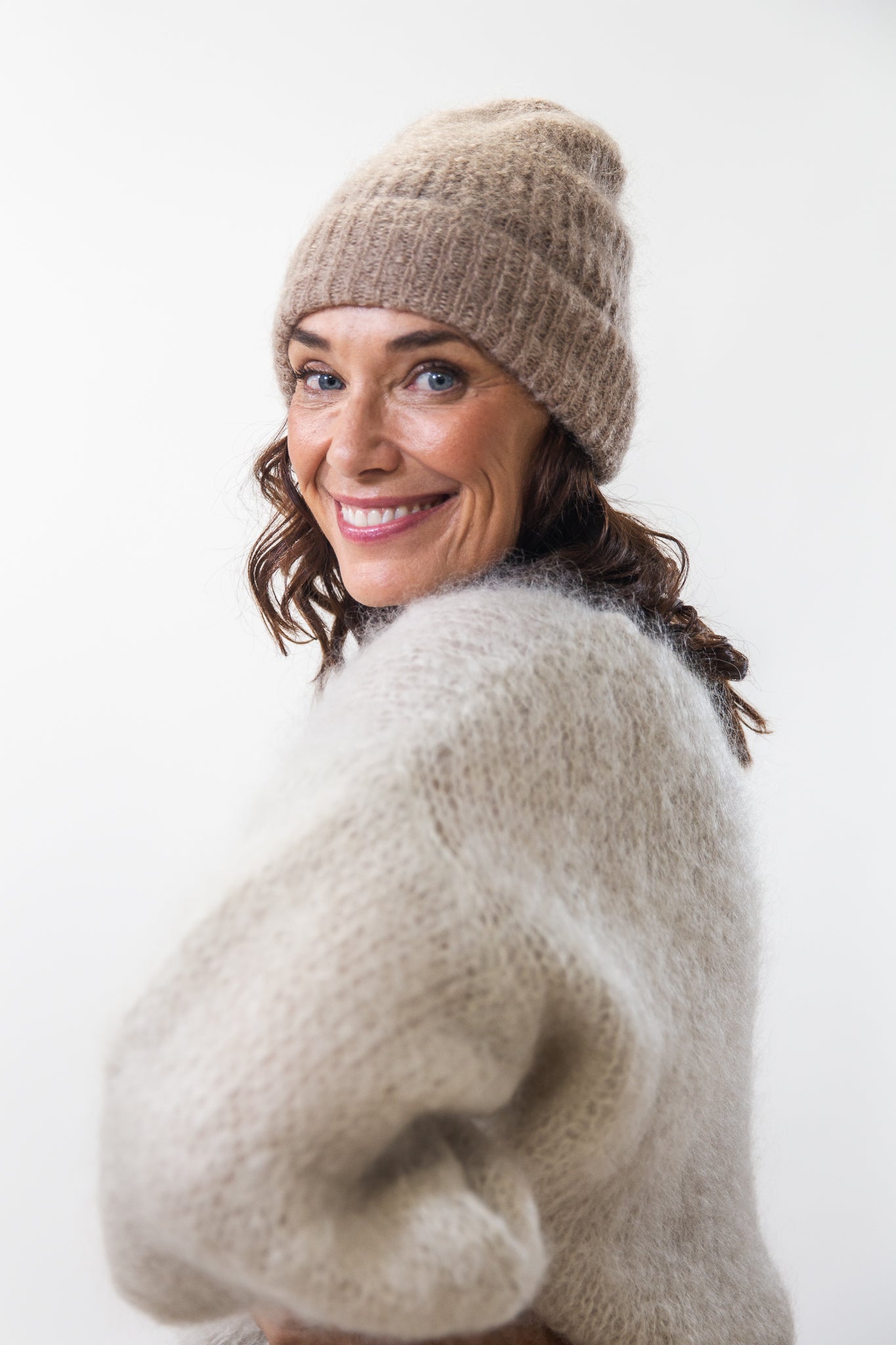 Mila Beanie | Medium Brown