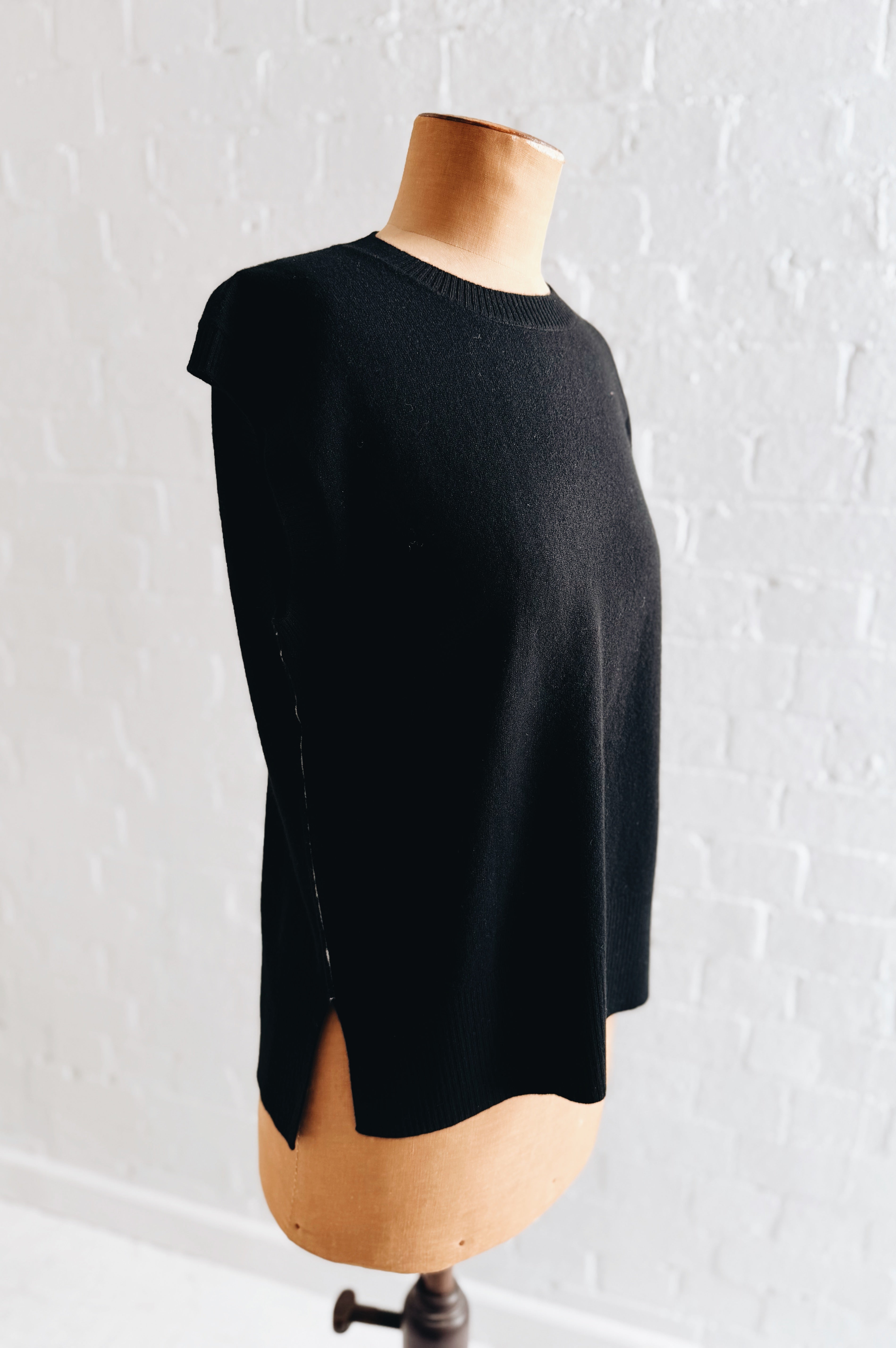 Aleger | Cashmere Long Line Tank | Black