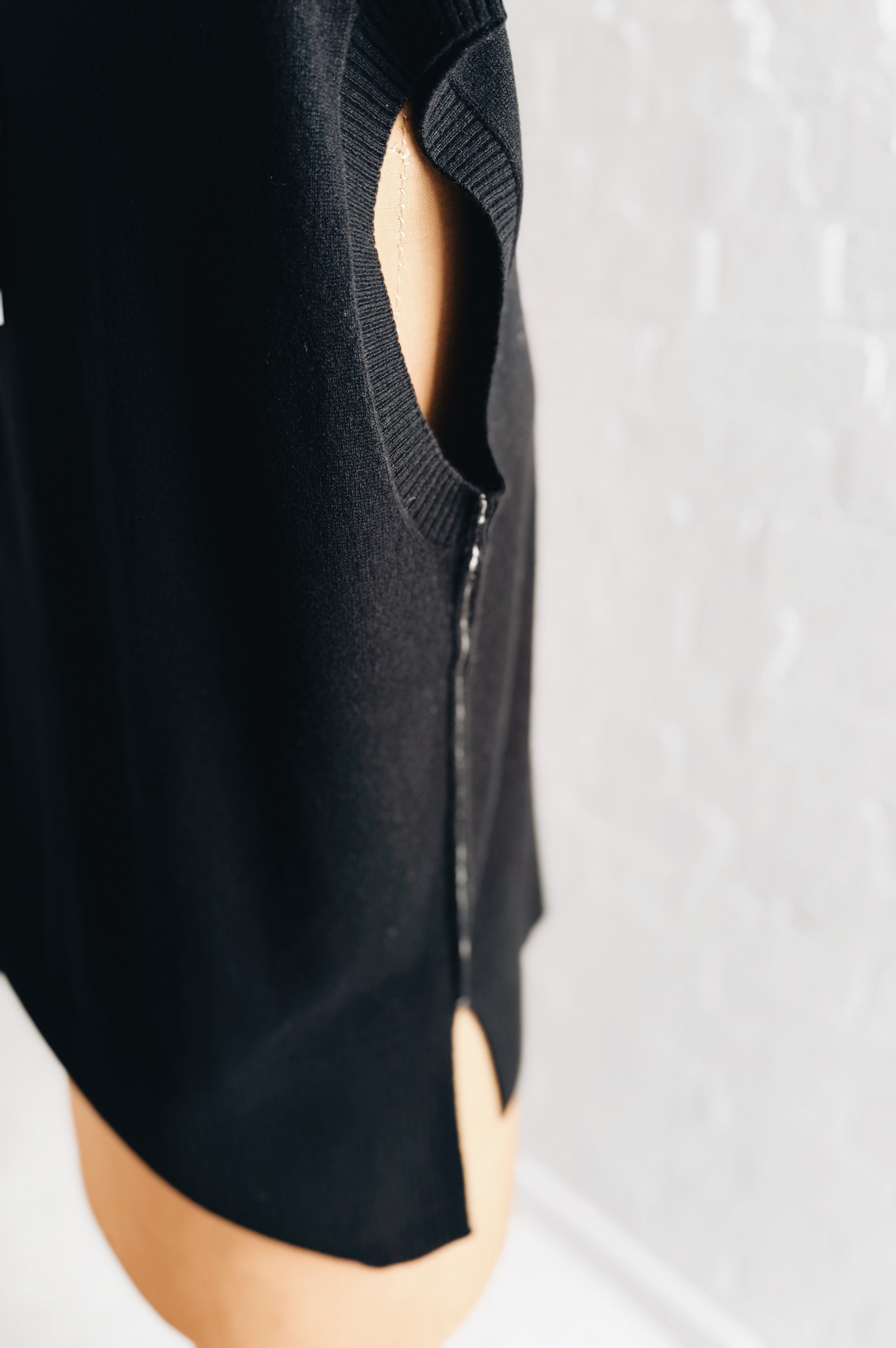 Aleger | Cashmere Long Line Tank | Black