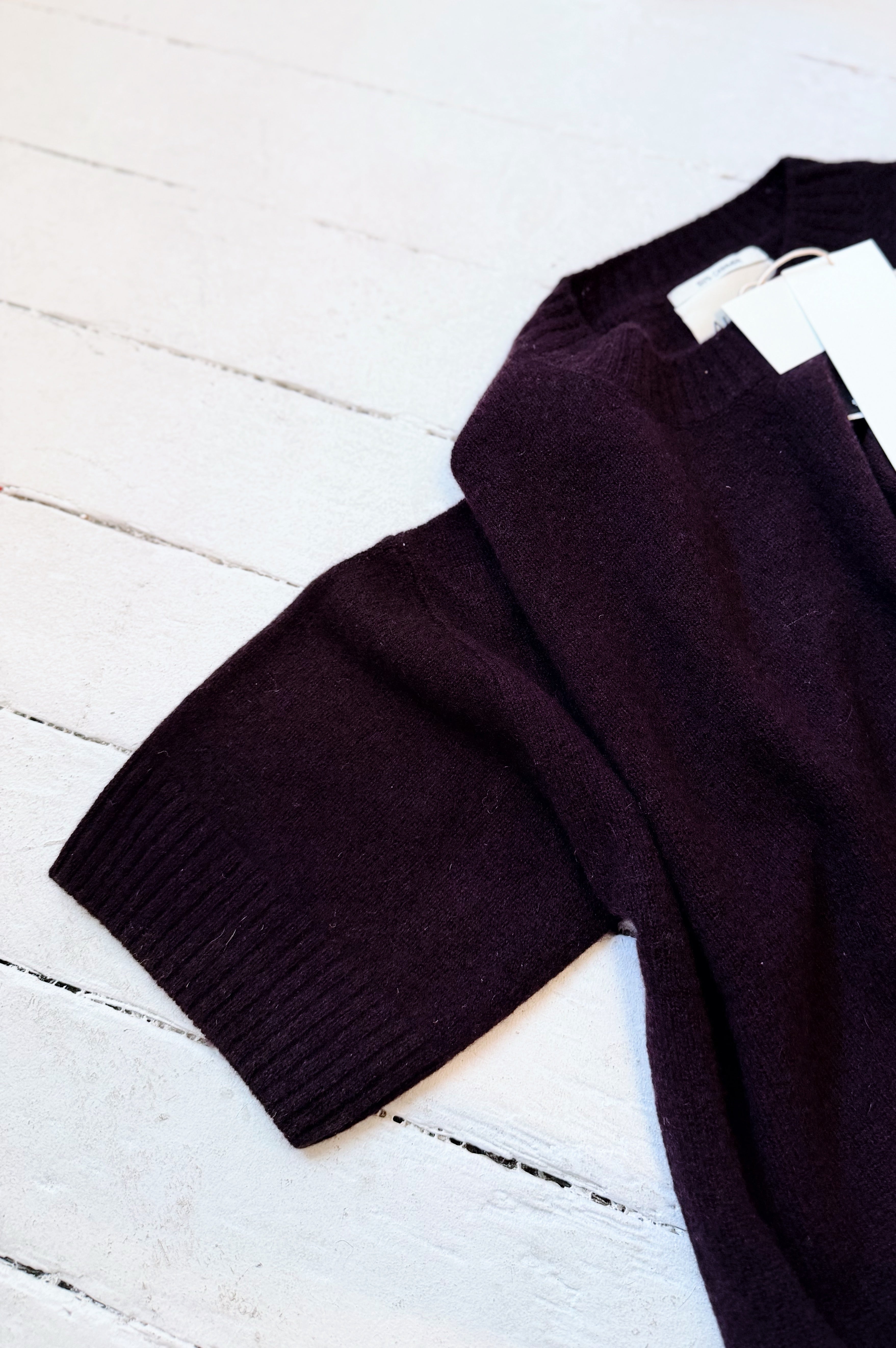 Aleger | Cashmere Featherweight Top | Merlot
