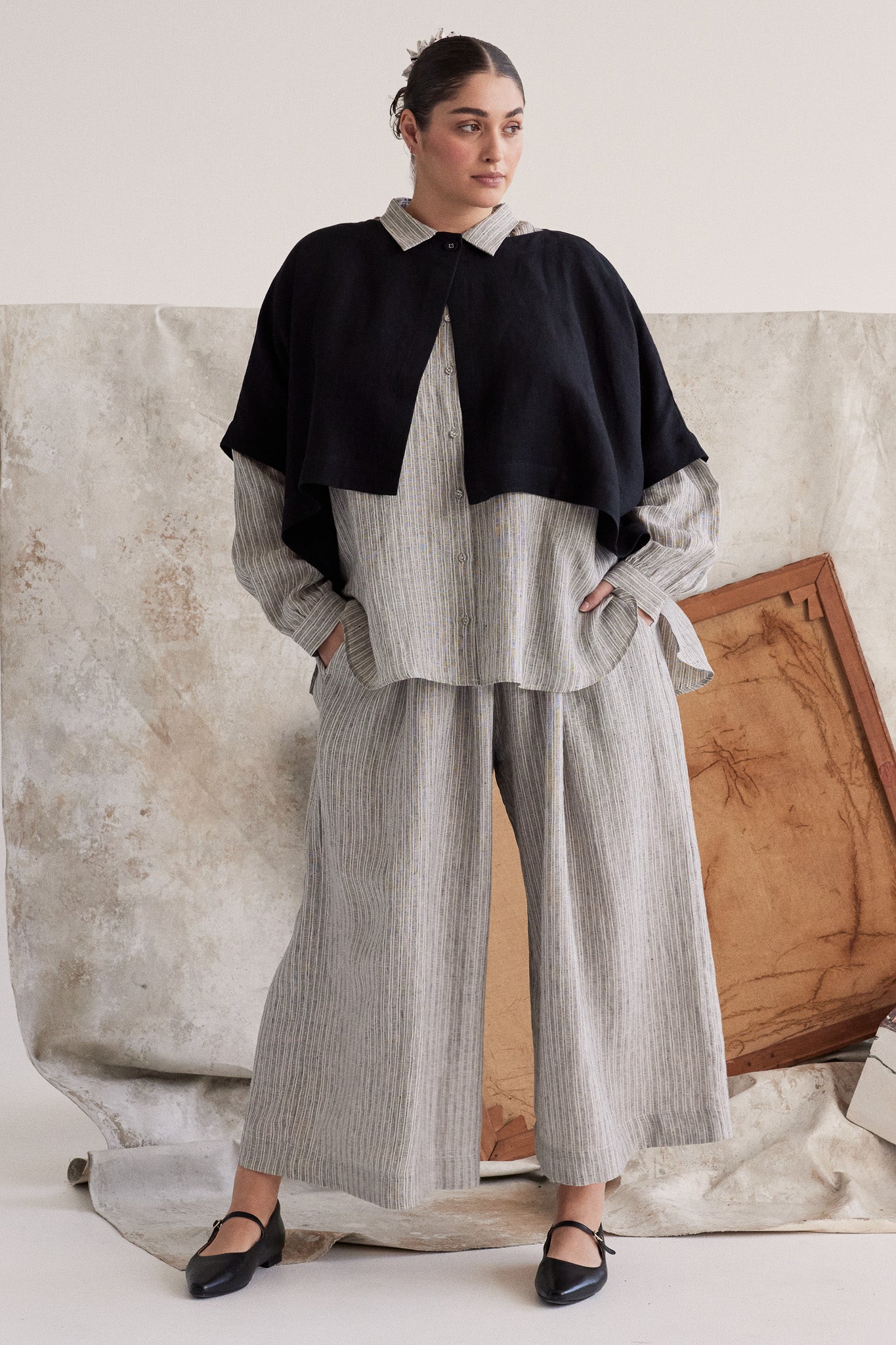Tussie Capelet | Black