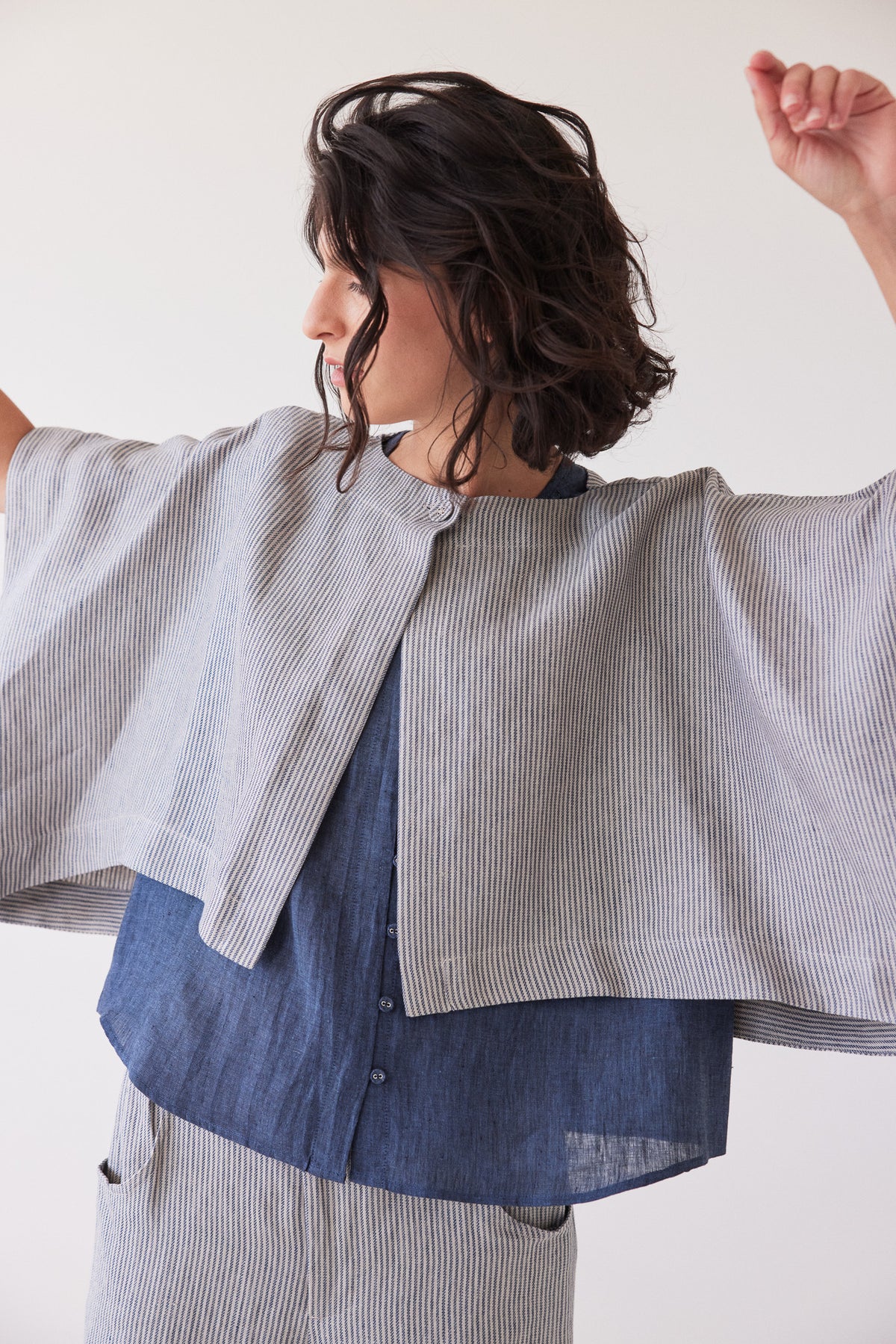 Tussie Capelet | Chambray Stripe