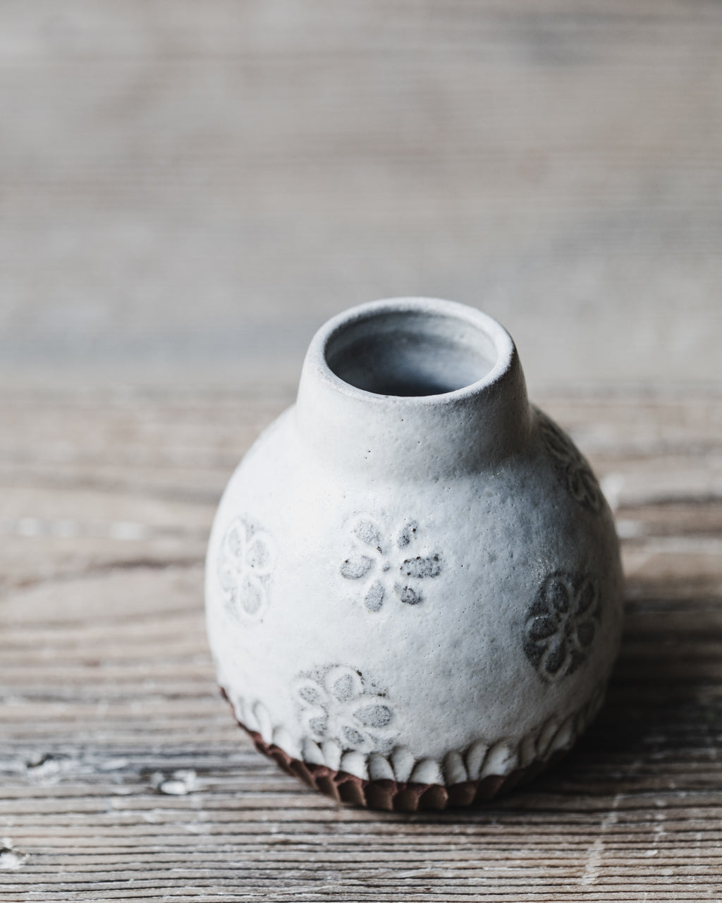 Clay Beehive | Daisy Flowers Vase  | 7 cm w x 7.5 cm h