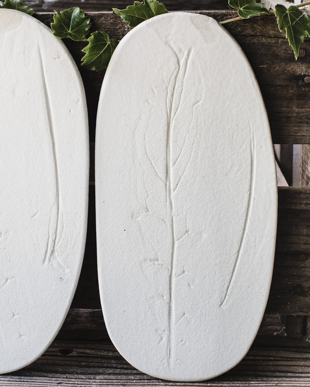 Clay Beehive |  Platter/Cheeseboard Artichoke Leaf | 29.5 cm x 14 cm