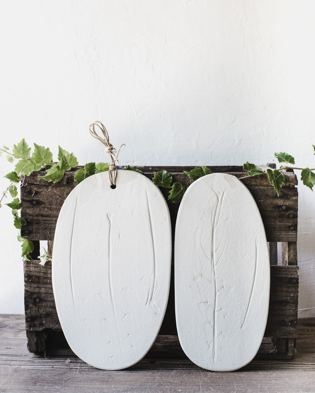 Clay Beehive |  Platter/Cheeseboard Artichoke Leaf | 29.5 cm x 14 cm